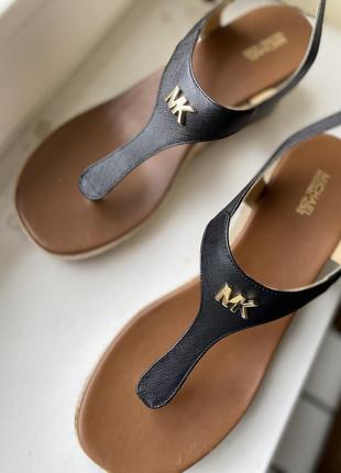 Кожаные сандали через палец michael kors
