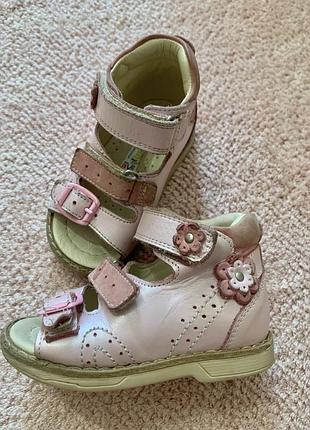 Шкіряні босоніжки туреччина