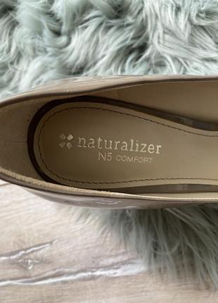 Лаковые бежевые туфли naturalizer4 фото
