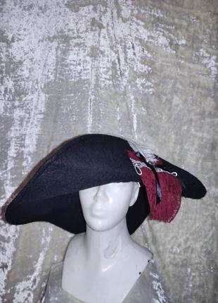 Крутий піратський капелюх з пером і черепом пиратская шляпа1 фото