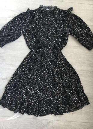 Плаття в квітковий принт zara
