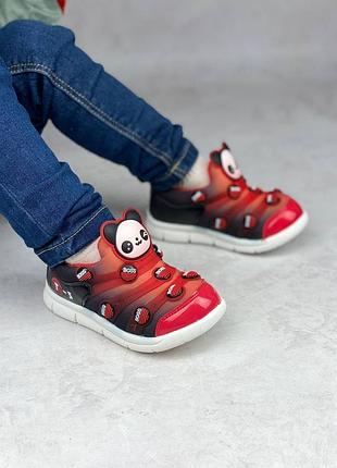 Трендовые кроссовки.