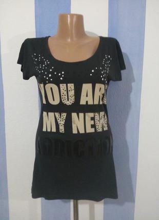 Гарна футболка графітового кольору