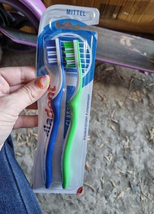Зубная щётка  2шт1 фото