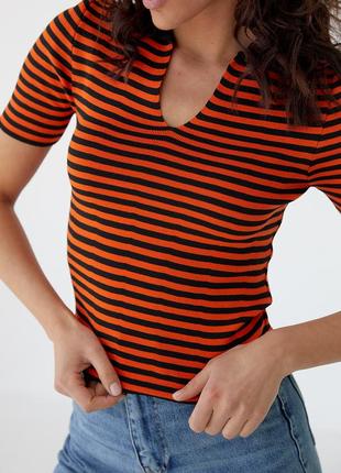 Женская футболка поло с отложным воротником в полоску.3 фото
