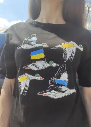 Жіноча футболка патріотична3 фото