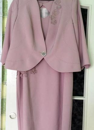 Дуже гарний костюм (сукня та піджак)