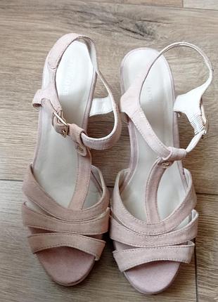 Босоніжки pier one