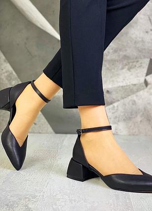 Чёрные кожаные туфли каблучек