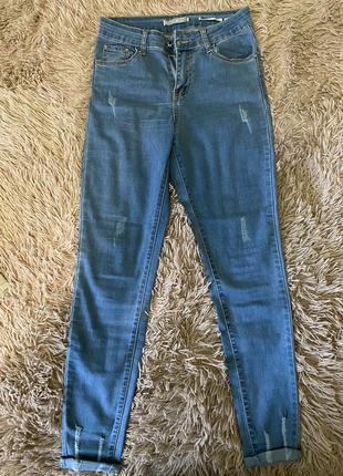 Женские джинсы