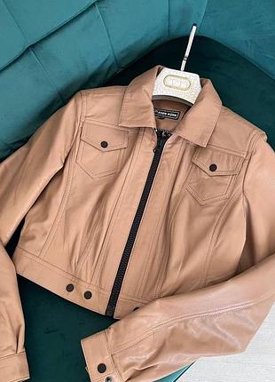 Коротка шкіряна куртка