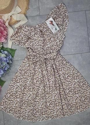 Плаття є кольори