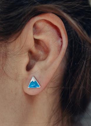 Сережки-гвоздики еверест, сережки трикутники синього кольору, срібне покриття 925 проби, 10*10мм