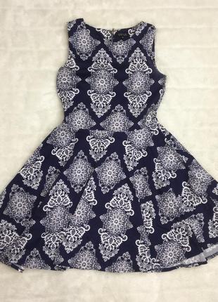 Сукню з візерунками