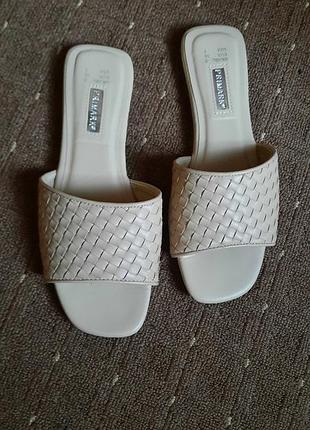 Шльопанці,сандалі,босоніжки primark
