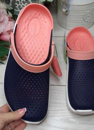 Кроксы женские синие с розовой шлейкой сабо crocs lite ride clog3 фото