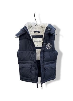 Жилетку на хлопчика 9-10 років теплиць з капюшоном