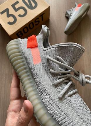 Кросівки adidas yeezy 350 v2 tail light4 фото