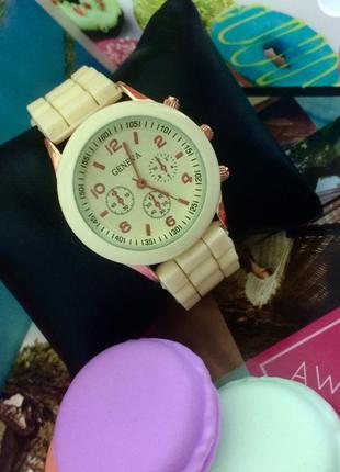 Силиконовые часы geneva женева - бежевые (молочные)