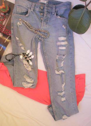 Ідеальні джинси з потертостями і високою талією1 фото
