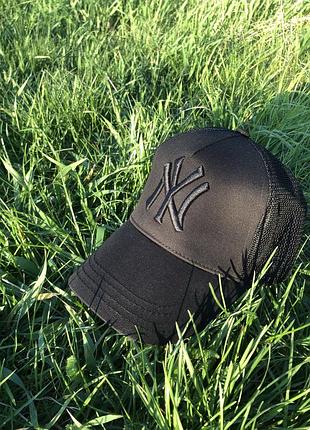 Кепки универсальные