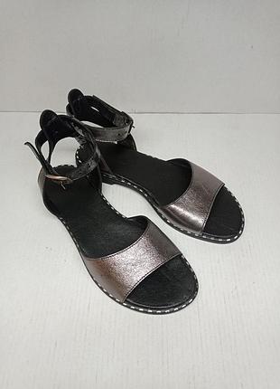 Босоножки кожаные женские