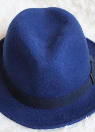 Синяя стильная фетровая шляпка