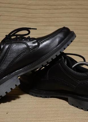 Масивні чорні шкіряні черевики спортивного стилю logo-print mesh-panel sneakers Braun німеччина 43 р.