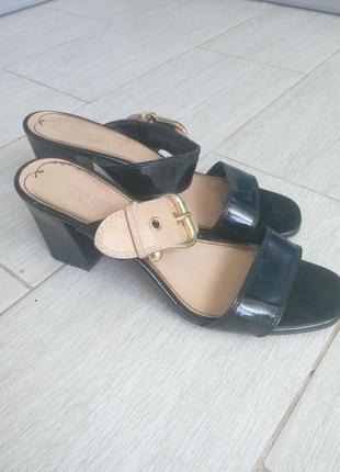 Стильные шлепки 39-40 р.