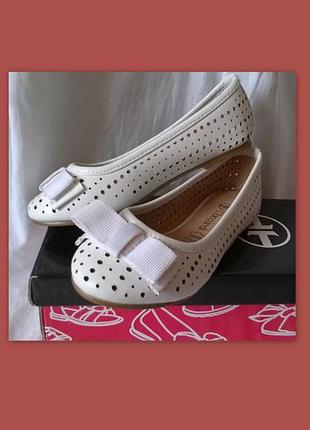 Балетки с перфорацией 28 р. 16,9 см., внутри натуральная кожа, элегантная классика