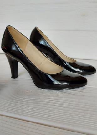 Жіночі класичні туфлі човники