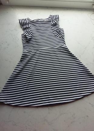 Смугасте пишне плаття next з рукавами-крильцями на 6-7 років