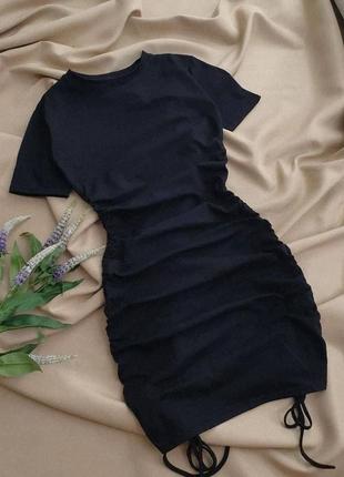 Стильное красивое женское платье стильна красива жіноча сукня чорна черная проста базова простая базовая з с затяжками чорна чёрная