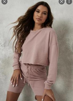 Спортивный костюм свитшот и удлиненные шорты