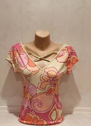 Яскрава Футболка