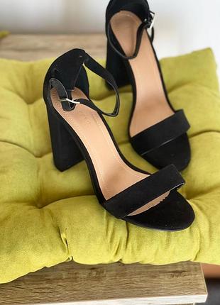 Босоножки, босоніжки truffle