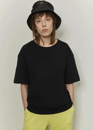 Черная футболка оверсайз