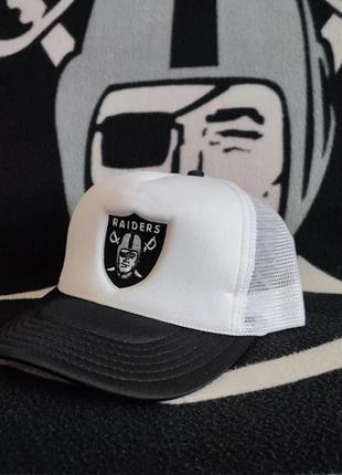 Оригинал. винтажный классический  тракер nfl oakland (las vegas) raiders.1 фото