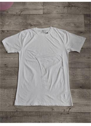 Однотонная футболка