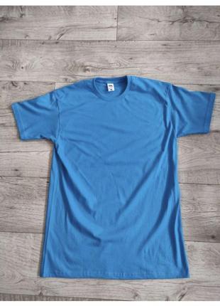 Однотонная футболка