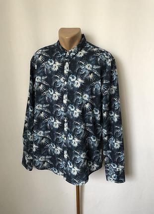 Синяя с белыми цветами рубашка-гавайка