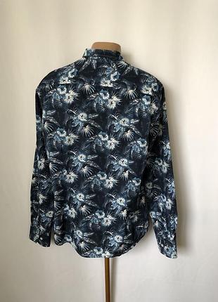 Синяя с белыми цветами рубашка-гавайка