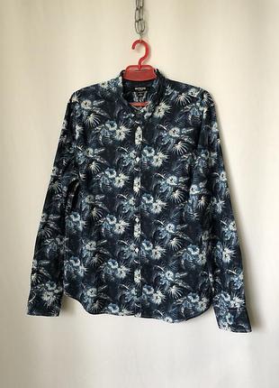 Синяя с белыми цветами рубашка-гавайка
