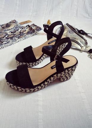 Босоніжки на товстому каблуці платформа, танкетка