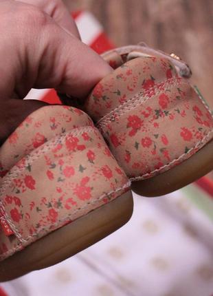Качественные фирменные босоножки сандалии с закрытым носком на малышку4 фото