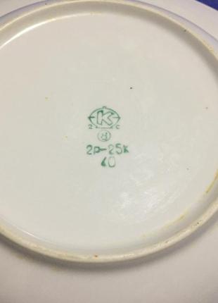 Фарфоровая тарелка. большая глубокая.  д-24,5 см. с позолотой роза коростень н7252 фото