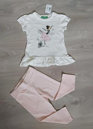 Красивый костюм с туникой и лосинами