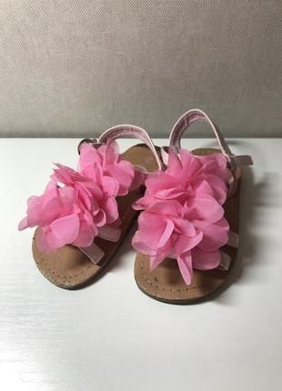 Нарядные босоножки для девочки