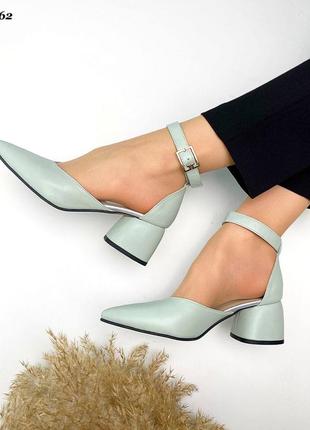 Шкіряні туфлі на зручному каблуці