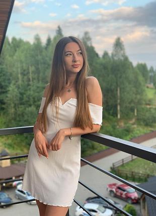 Біле плаття сукня
